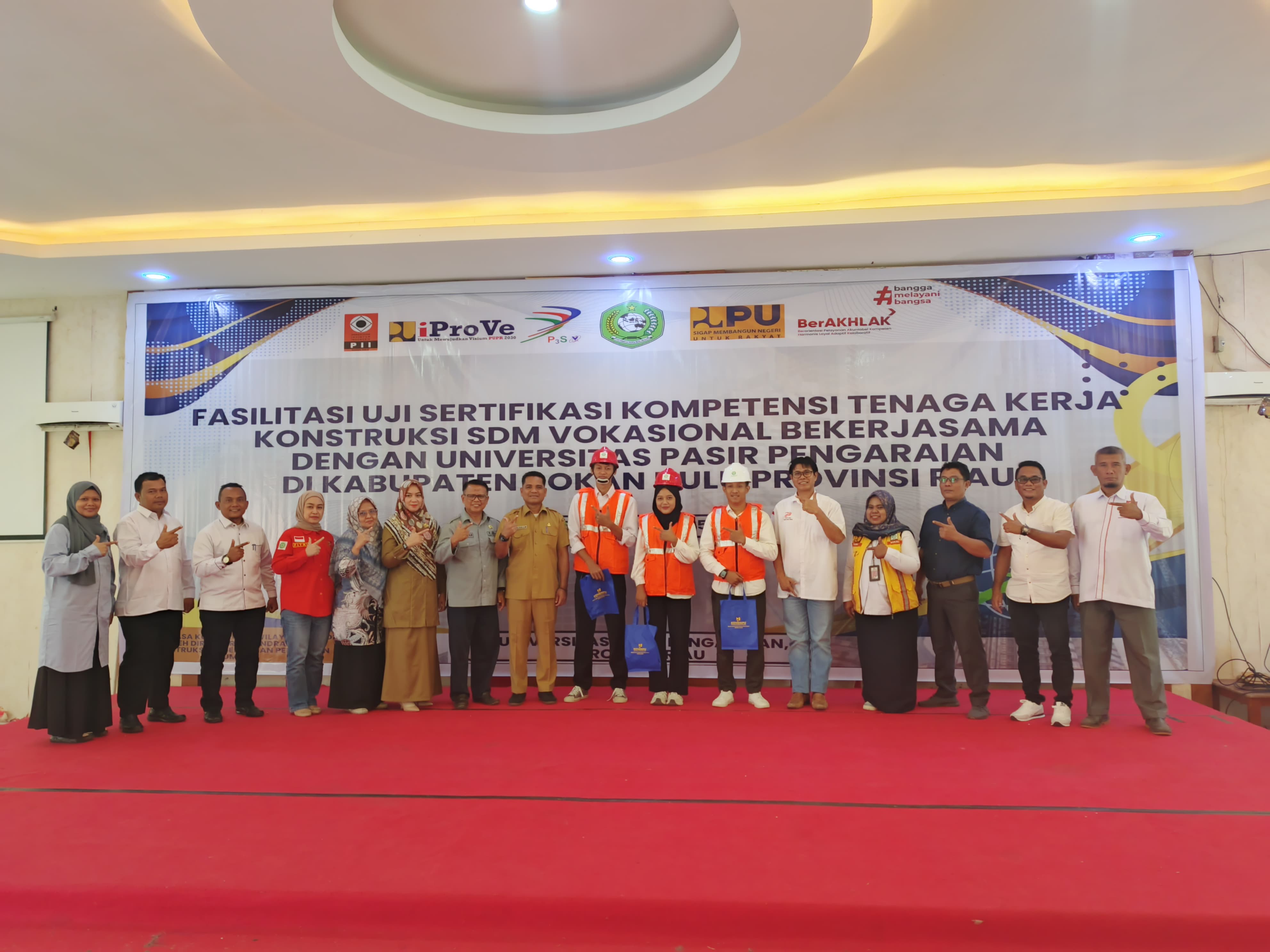 Fasilitasi Uji Sertifikasi Kompetensi Tenaga Kerja Konstruksi SDM Vokasional Bekerjasama Dengan Universitas Pasir Pengaraian Kabupaten Rokan Hulu